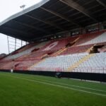 Sfeerbeeld aan de Bosuil bij nieuws over financiële druk rond Royal Antwerp FC
