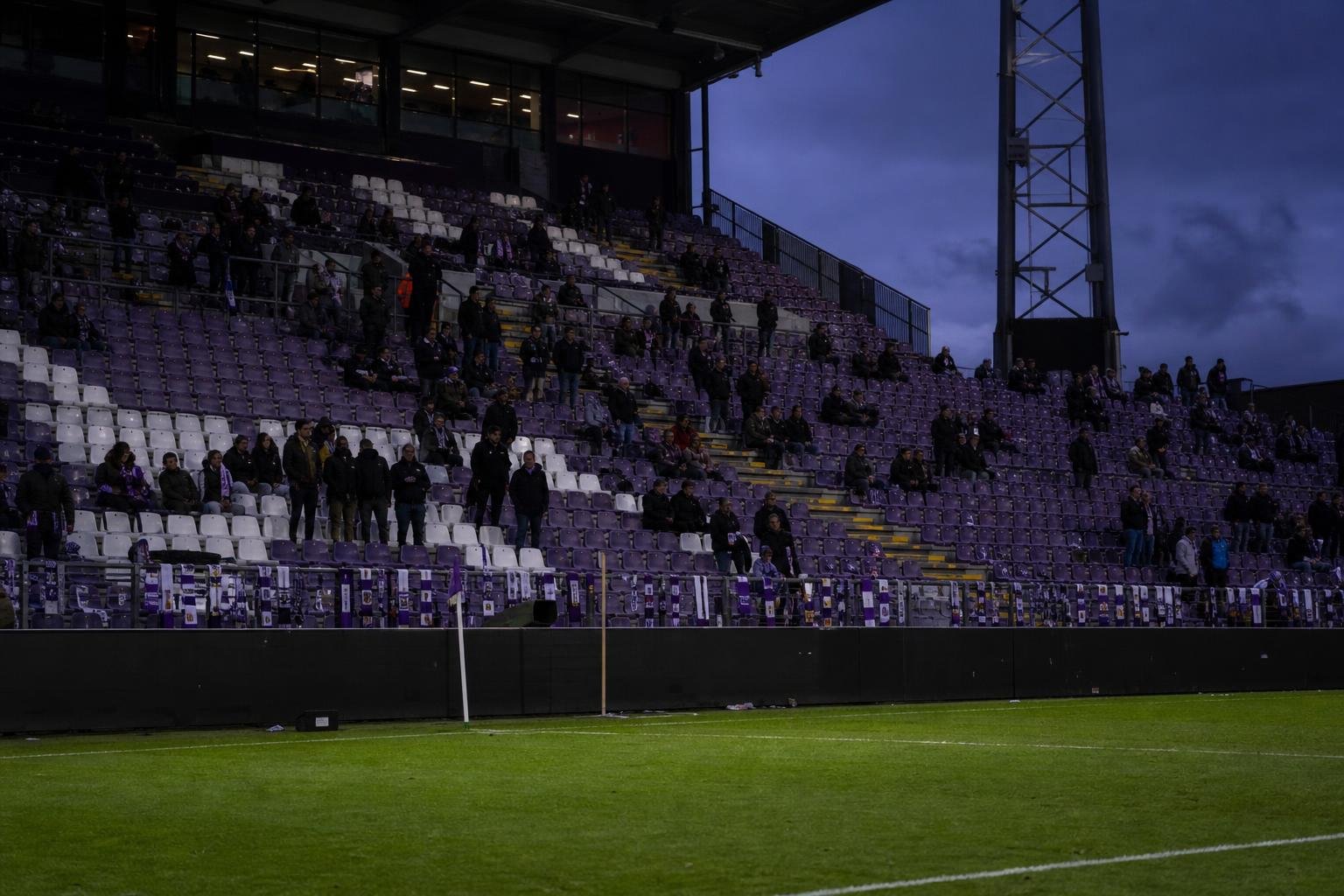 Tense Beerschot stadium atmosphere after missed promotion decision