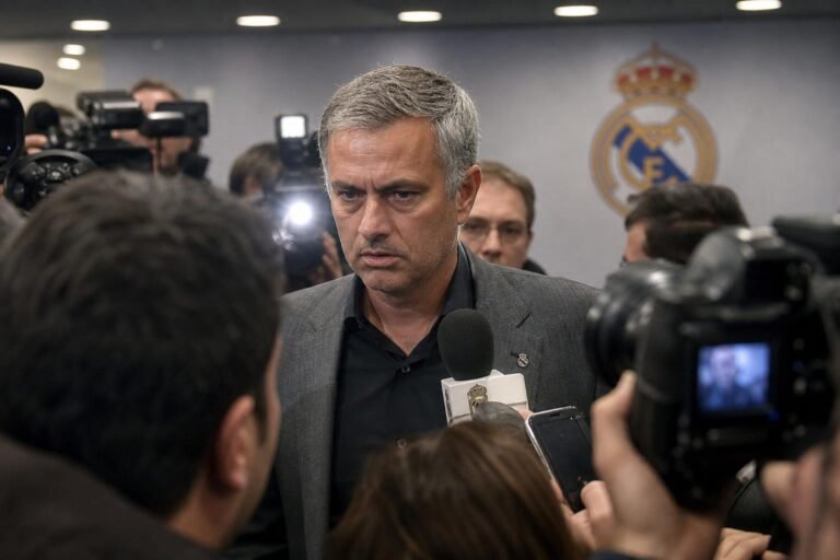 José Mourinho in een gespannen perssetting rond een mogelijke terugkeer naar Real Madrid