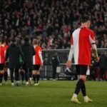 Feyenoord-spelers verwerken een teleurstellend seizoen in een vol stadion