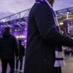 Transfercontext rond RSC Anderlecht met paars-witte sfeer en stadiondrukte.