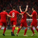 Spelers van Standard vieren een doelpunt op de Bosuil tegen Royal Antwerp FC