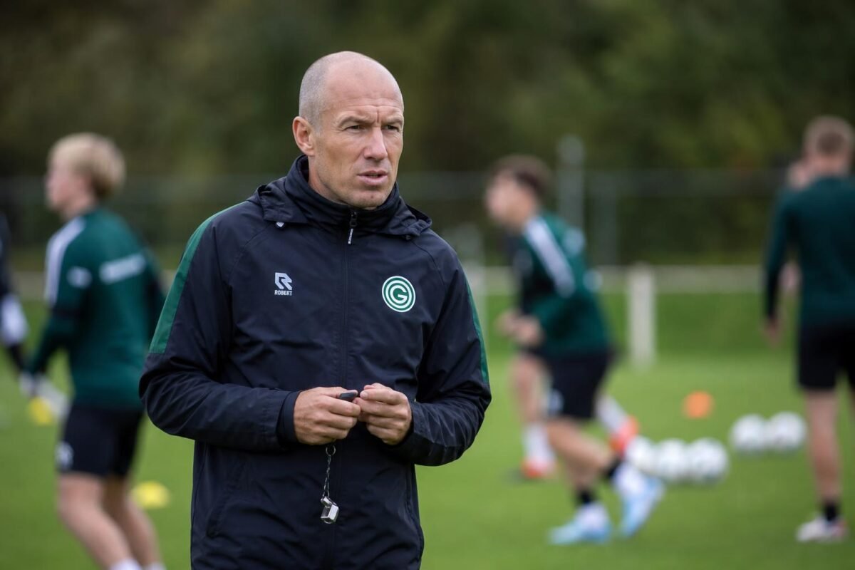 Arjen Robben als trainer bij FC Groningen