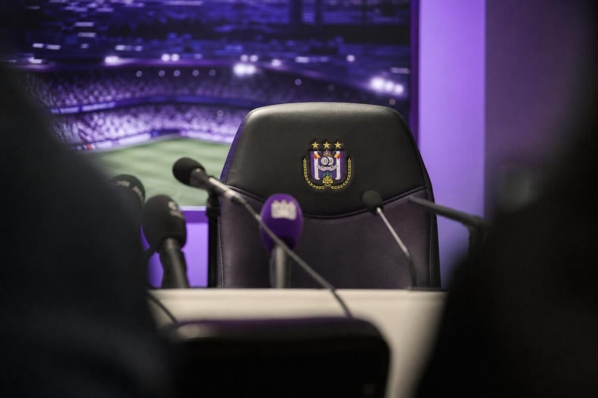 Perscontext rond RSC Anderlecht tijdens de zoektocht naar een nieuwe trainer