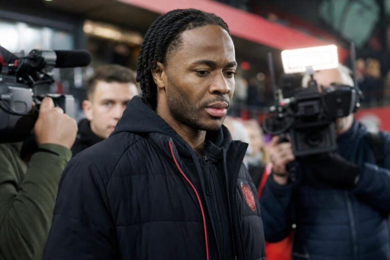 Raheem Sterling in een gespannen voetbalcontext na berichtgeving over een ongeval