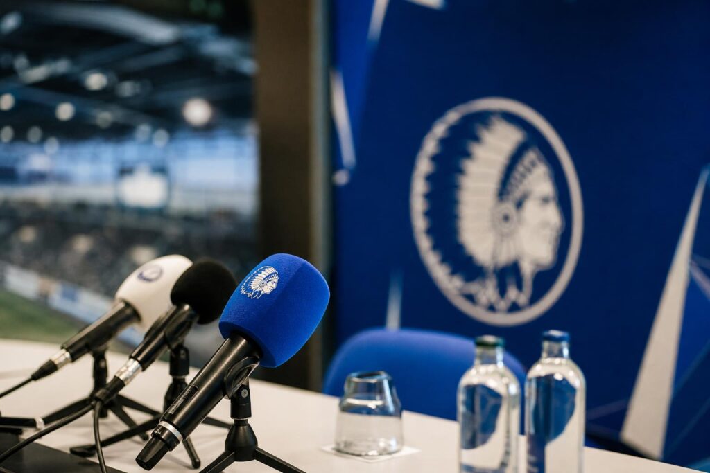 Perssfeer in de Planet Group Arena rond de toekomst en stabiliteit van KAA Gent