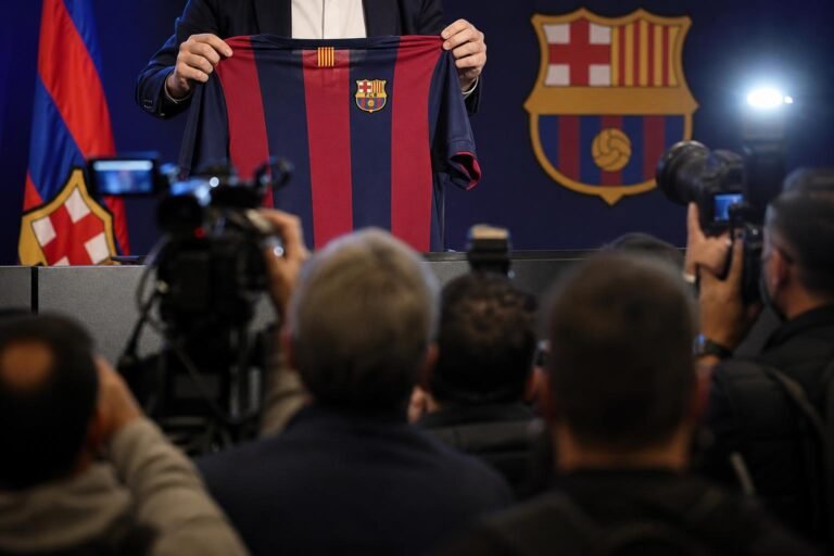 Presentatiesfeer bij FC Barcelona rond de komst van Anthony Gordon