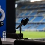 Een persomgeving bij Club Brugge die de bestuurlijke omslag rond de club symboliseert