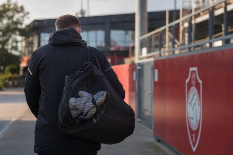 Zulte Waregem neemt definitief afscheid van Ennio van der Gouw na zijn transfer naar Rio Ave