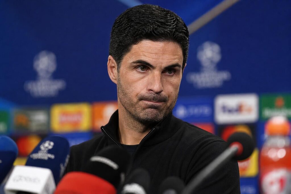 arteta-fase-verloren-champions-league-finale Mikel Arteta reageert gefrustreerd na de Champions League-finale van Arsenal