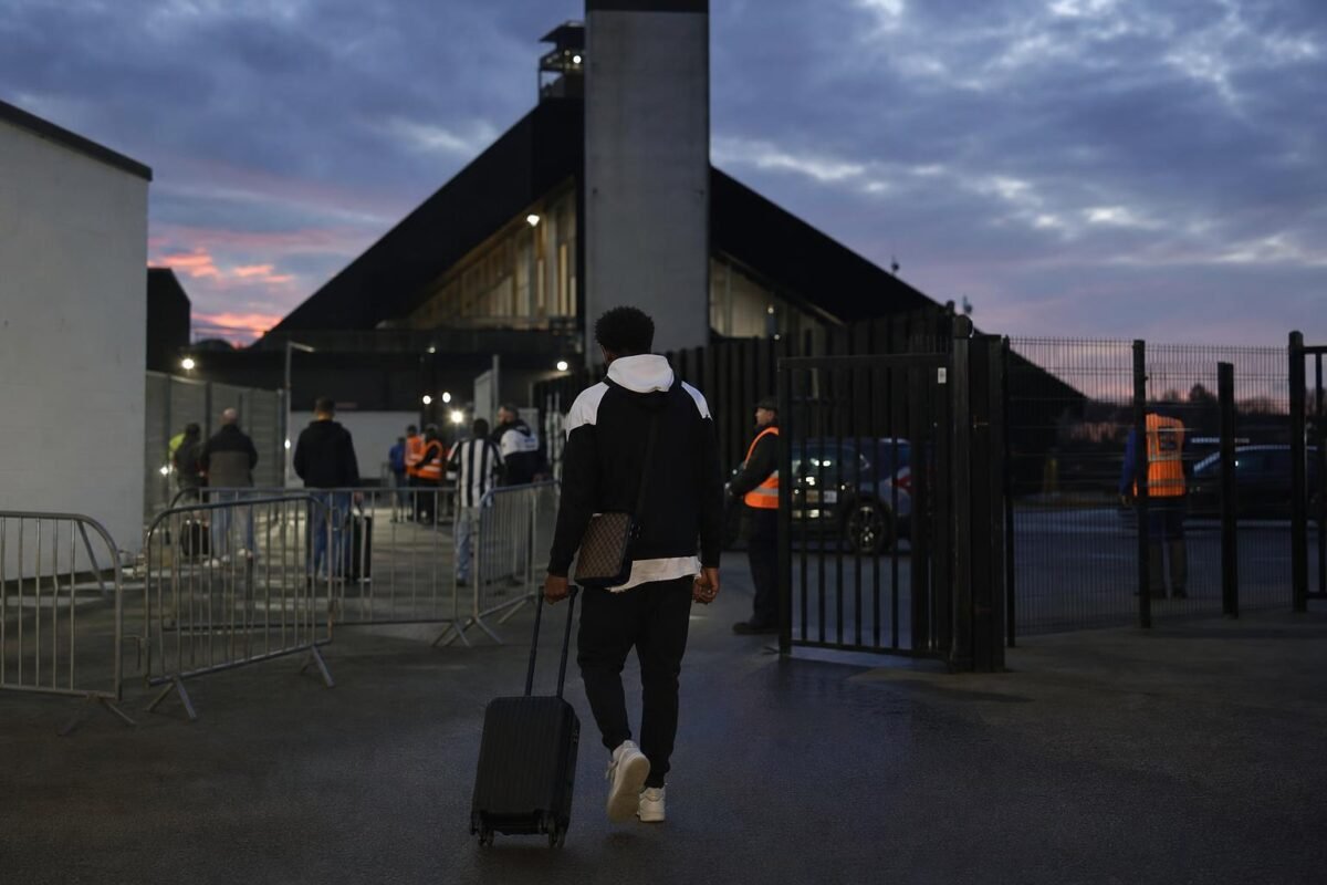 Transfergerichte sfeer rond Sporting Charleroi en jong talent op Mambourg