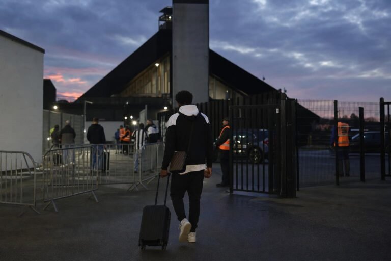 Transfergerichte sfeer rond Sporting Charleroi en jong talent op Mambourg