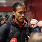 Virgil van Dijk in een gespannen voetbalcontext rond transfergeruchten
