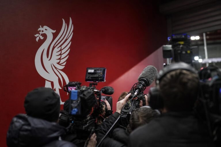 Gespannen persmoment rond Liverpool na het ontslag van Arne Slot