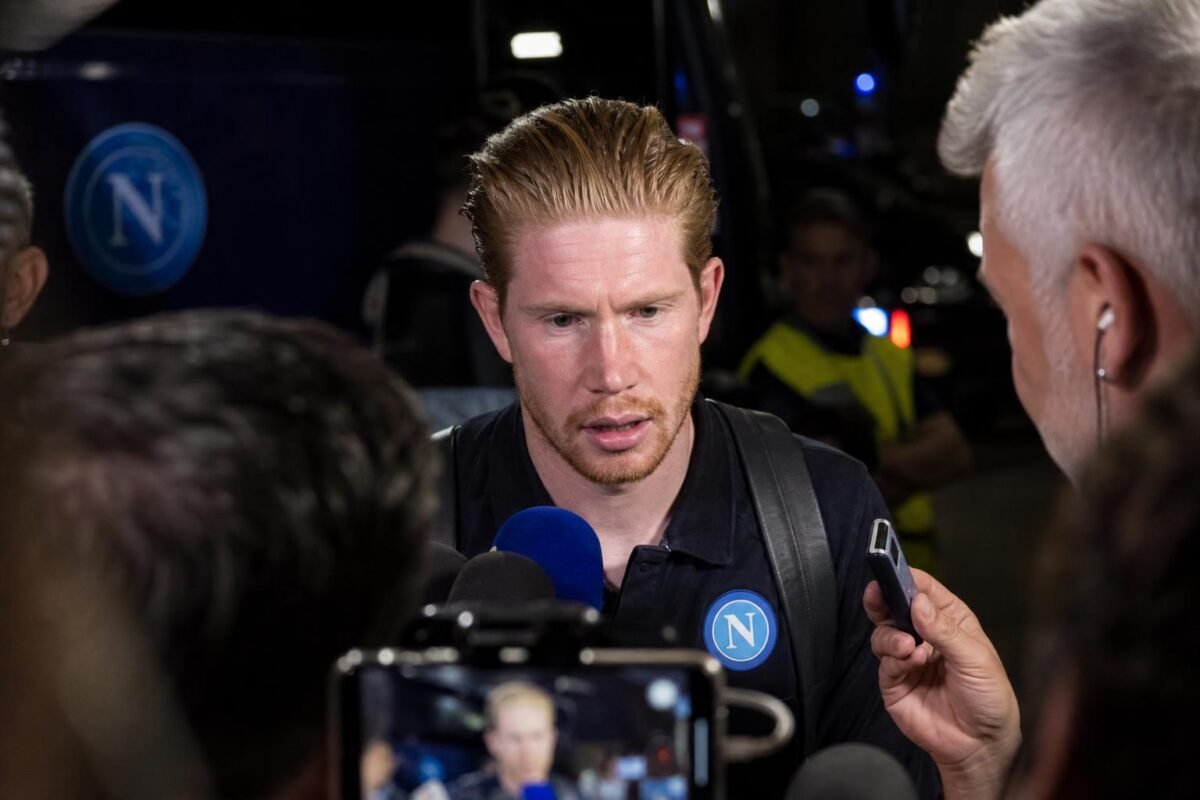 Kevin De Bruyne in een gespannen perscontext rond Napoli en Antonio Conte