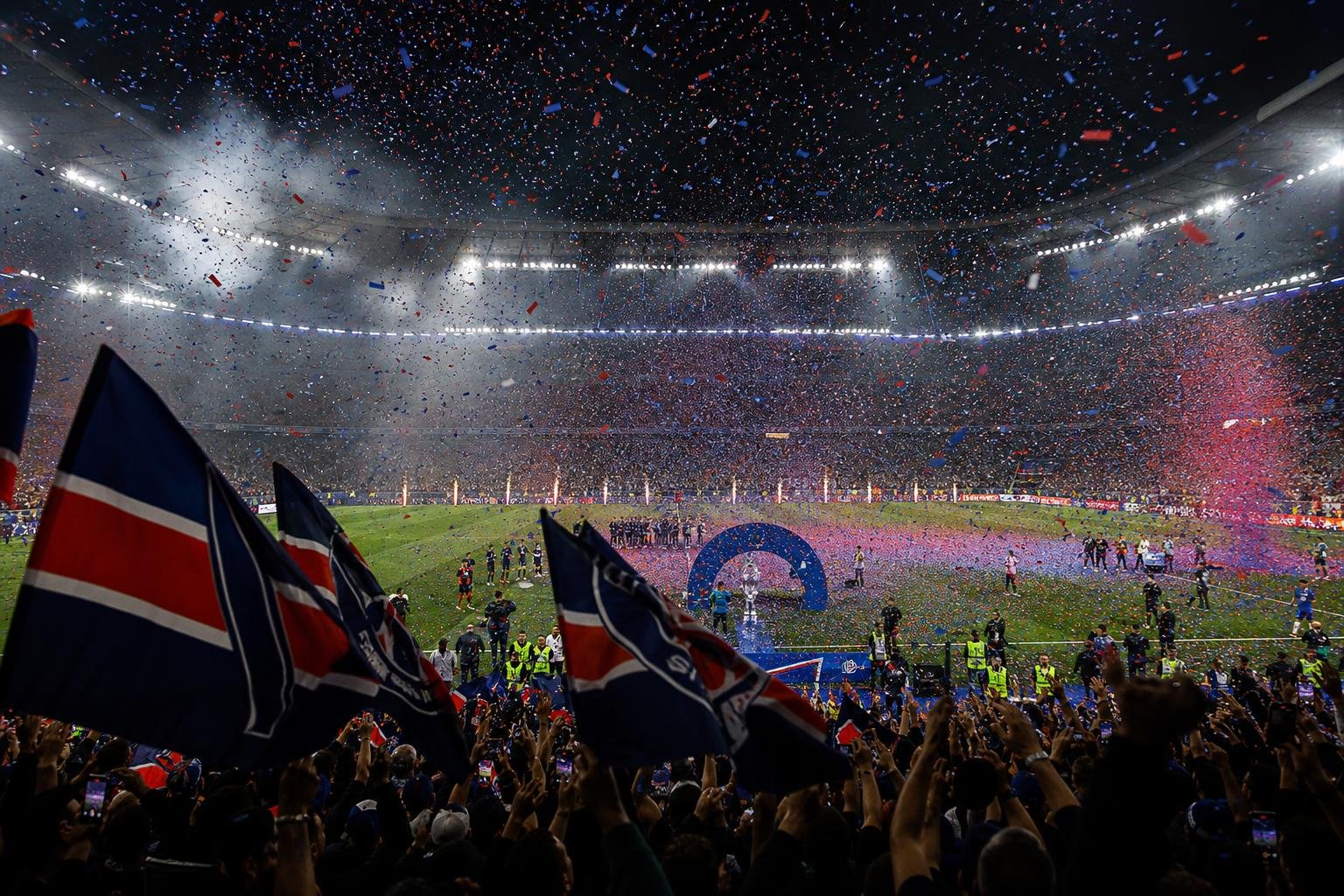 PSG viert een Europese titel in een vol stadion zonder herkenbare spelers