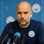 Pep Guardiola langs de zijlijn bij Manchester City