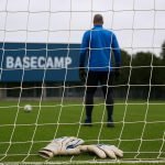 Dani van den Heuvel in Club Brugge-trainingsoutfit aan het doel