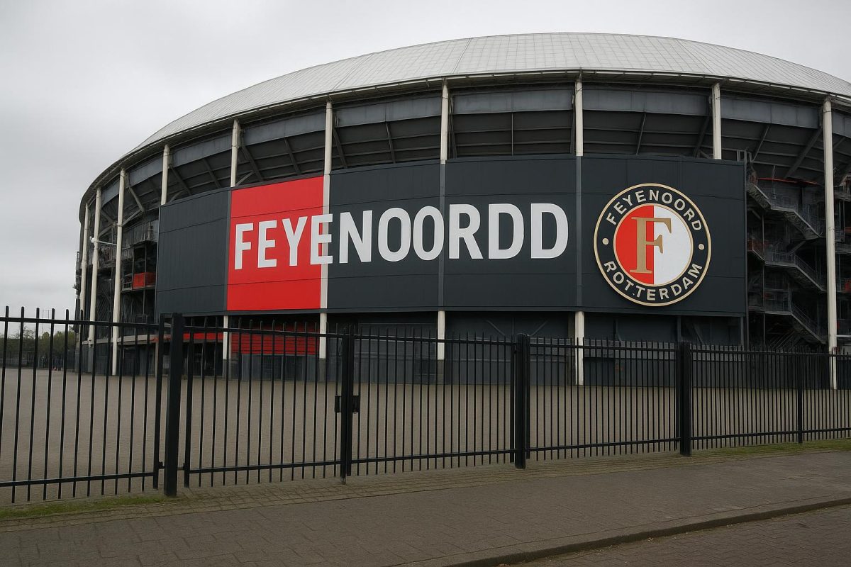 Sfeerbeeld van het stadion van Feyenoord zonder herkenbare gezichten
