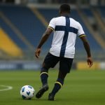 Mandela Keita in actie met Parma tijdens een wedstrijd in de Serie A