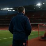 Arsenal-coach Mikel Arteta langs de zijlijn tijdens een wedstrijd