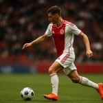 Mika Godts in actie voor Ajax tijdens een wedstrijd