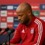 Vincent Kompany tijdens een persmoment bij Bayern München