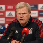 Oliver Kahn spreekt de pers toe na kritiek op het systeem van Vincent Kompany bij Bayern München