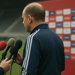 Oscar Garcia tijdens een persmoment als trainer van Ajax