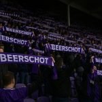 Supporters van Beerschot zorgen voor sfeer in het stadion tijdens de Promotion Play-Offs.