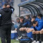 Nicky Hayen van KRC Genk oogt bezorgd langs de zijlijn in de Cegeka Arena