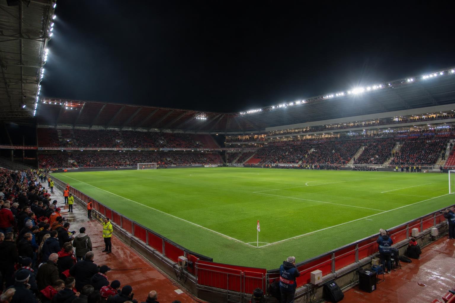 Zicht op de Bosuil bij Royal Antwerp FC tijdens een wedstrijdsfeer
