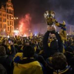 Union SG viert de bekerwinst met de trofee en supporters in Brussel