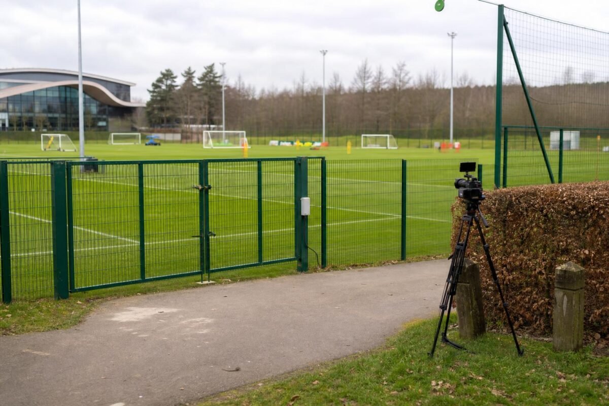 Sfeerbeeld van een trainingscomplex in Engeland rond de Championship-play-offs