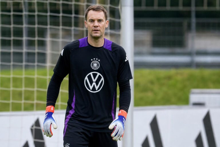 Sfeerbeeld van een doelman op training in stadioncontext bij Duitsland
