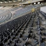 Beschadigde tribunes met vernielde stoeltjes in het Koning Boudewijnstadion na de bekerfinale