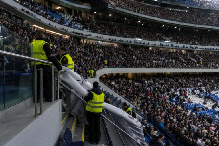 Sfeerbeeld in het Bernabéu tijdens Real Madrid tegen Real Oviedo