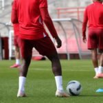 Mauricio Benitez op het trainingsveld van Antwerp, gezien van achteren