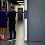 Neutrale omgeving bij RSC Anderlecht waar een gesprek plaatsvindt na de bekerfinale.