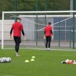 Keepers trainen op het veld bij de Rode Duivels zonder herkenbare gezichten