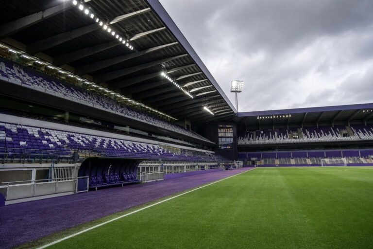 Sfeerbeeld rond het stadion van RSC Anderlecht tijdens de transferperiode