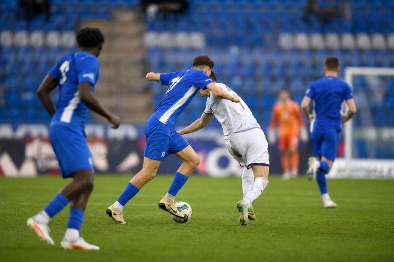 Spelers van KRC Genk in actie tijdens een play-offwedstrijd