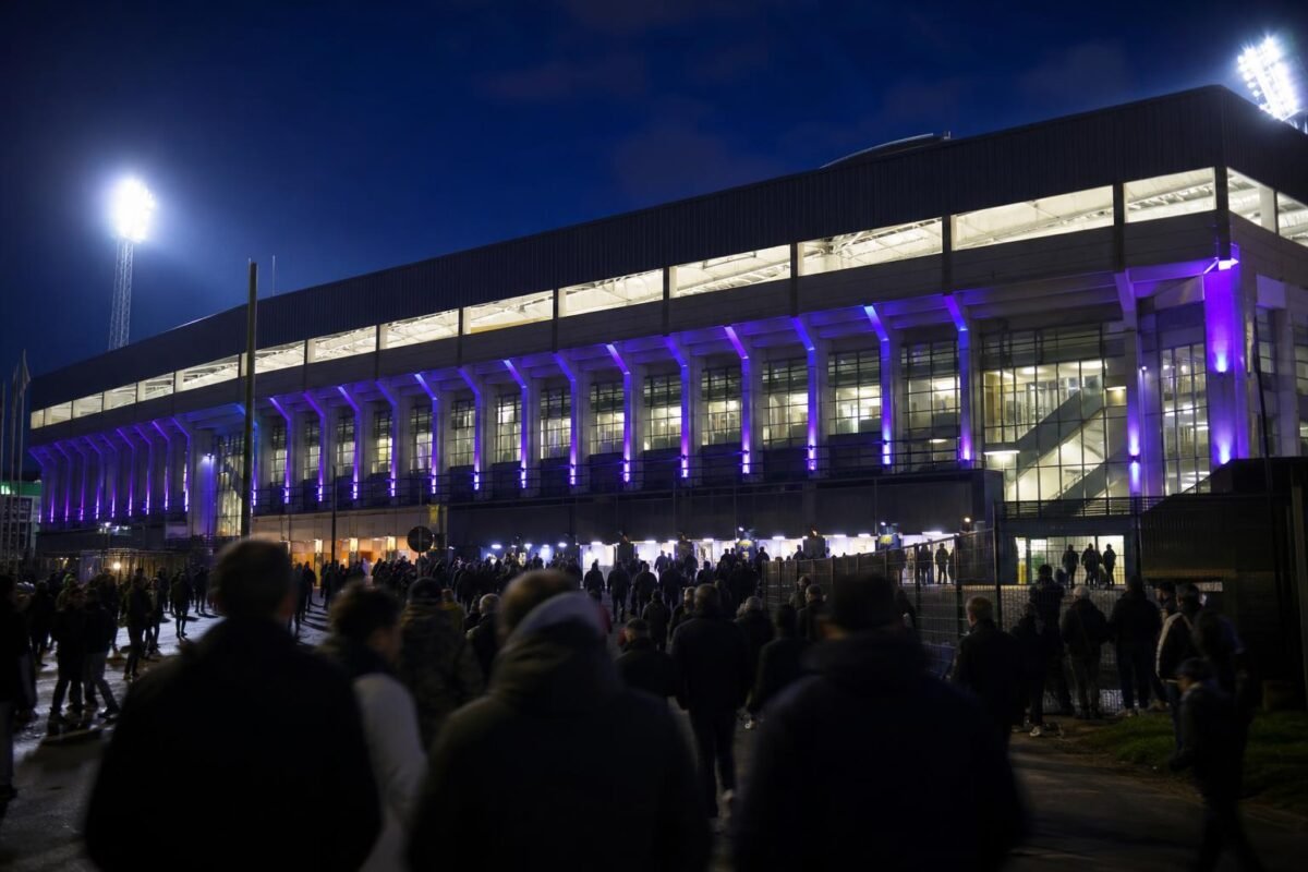 Sfeershot van het Lotto Park van RSC Anderlecht zonder herkenbare gezichten