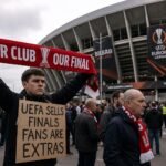 Supporters aan een stadion voor een Europese finale