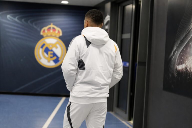 Dani Carvajal in Real Madrid-tenue tijdens een trainingsmoment