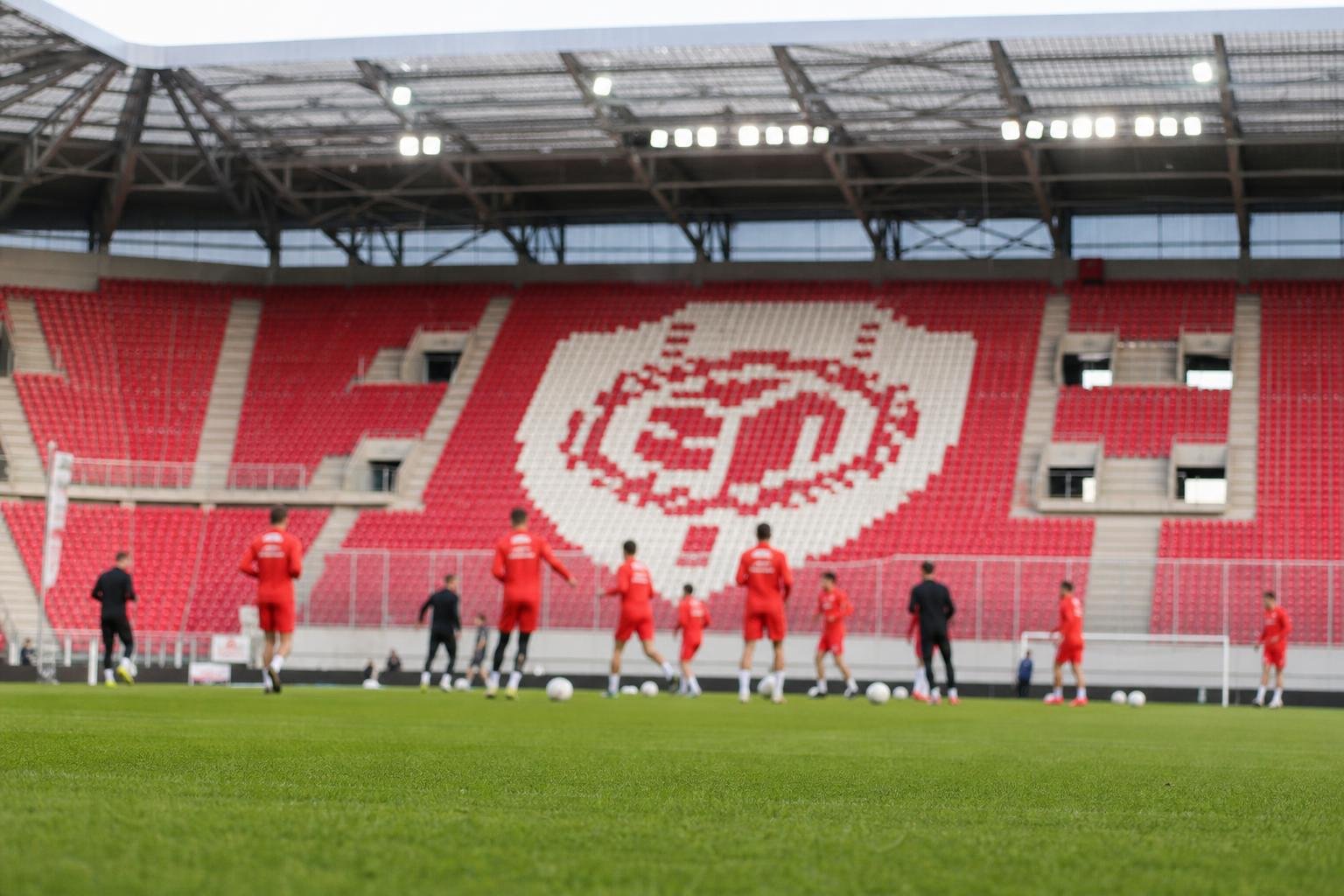 Sfeerbeeld van een match tussen Royal Antwerp FC en Standard Luik in een Belgisch stadion