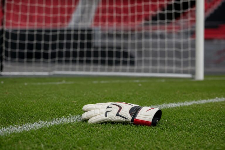 Doelmannencontext bij Ajax met focus op een mogelijke transferpiste richting FC Barcelona