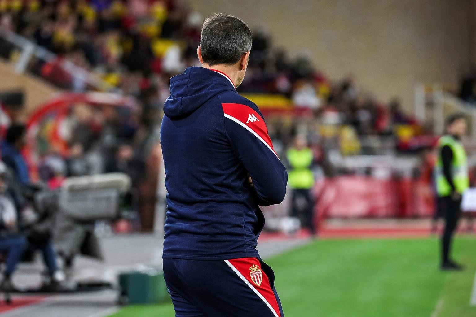 Sébastien Pocognoli langs de zijlijn bij AS Monaco