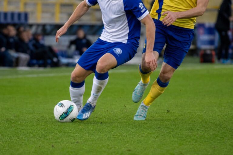 Mathias Delorge van KAA Gent in actie tijdens de match op Stayen tegen STVV