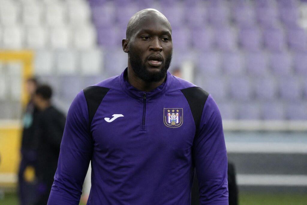 lukaku-anderlecht-terugkeer-dichterbij Romelu Lukaku in trainingscontext, met focus op zijn toekomstkeuze